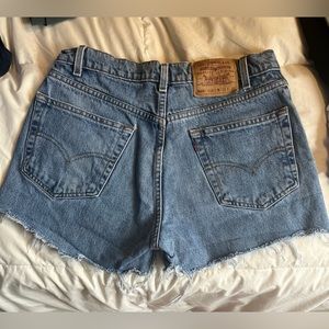 Levi’s high waisted 90’s cut off shorts